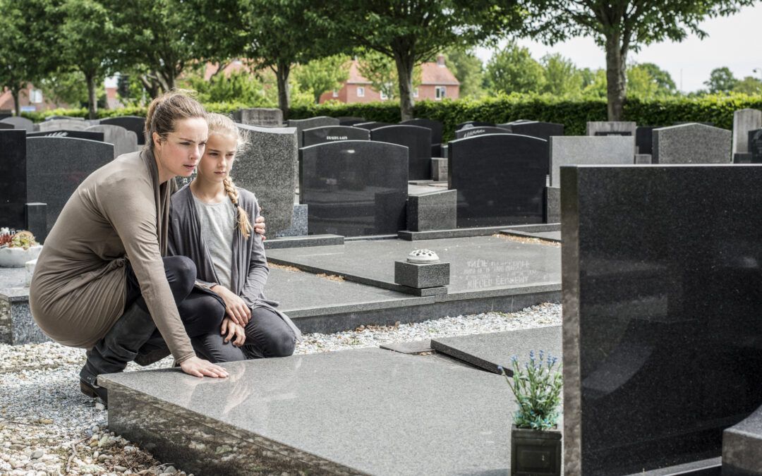 ¿Llevo a los niños al cementerio?